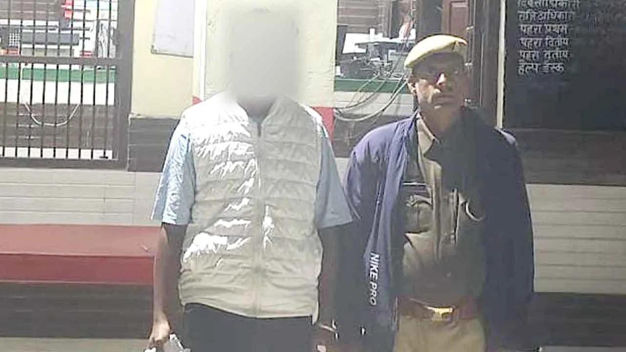 1450 रुपये, सट्टा पर्ची, पेन व डायरी बरामद, दो गिरफ्तार
