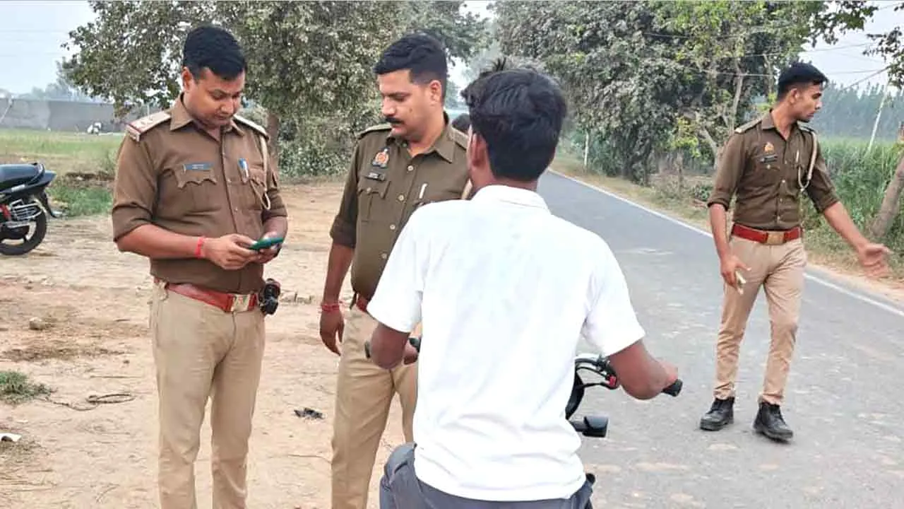 Traffic Challan: पुलिस ने विभिन्न स्थानों पर चलाया चेकिंग अभियान, 150 वाहनों के चालान