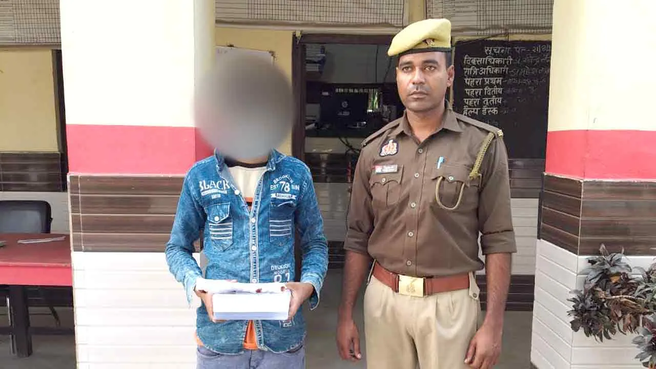चोरी के दो मोबाइल व अवैध हथियार बरामद, आरोपी गिरफ्तार