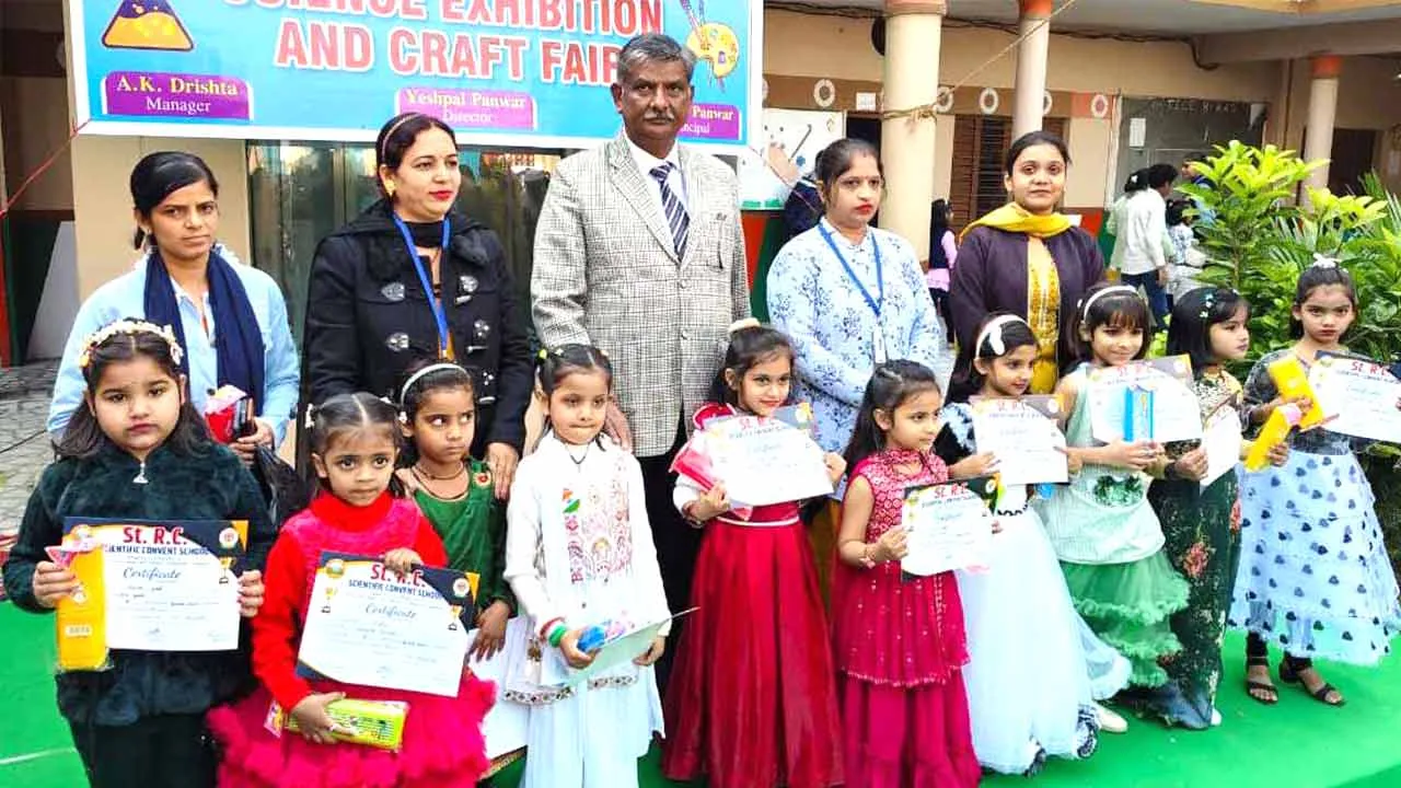 सेंट आरसी स्कूल में विज्ञान, क्राफ्ट प्रदर्शनी तथा फैंसी ड्रेस शो का आयोजन
