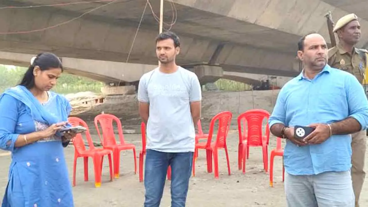 एसडीएम व नायब तहसीलदार ने यमुना घाट का किया निरीक्षण, परखी व्यवस्था