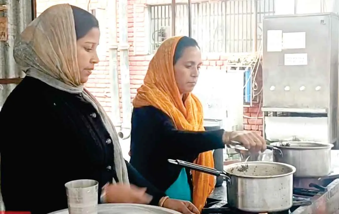 Kaithal: घर की चार दीवारी से बाहर निकलकर आत्मनिर्भरता की दिशा में मजबूत कदम बढ़ा रही महिलाएं  