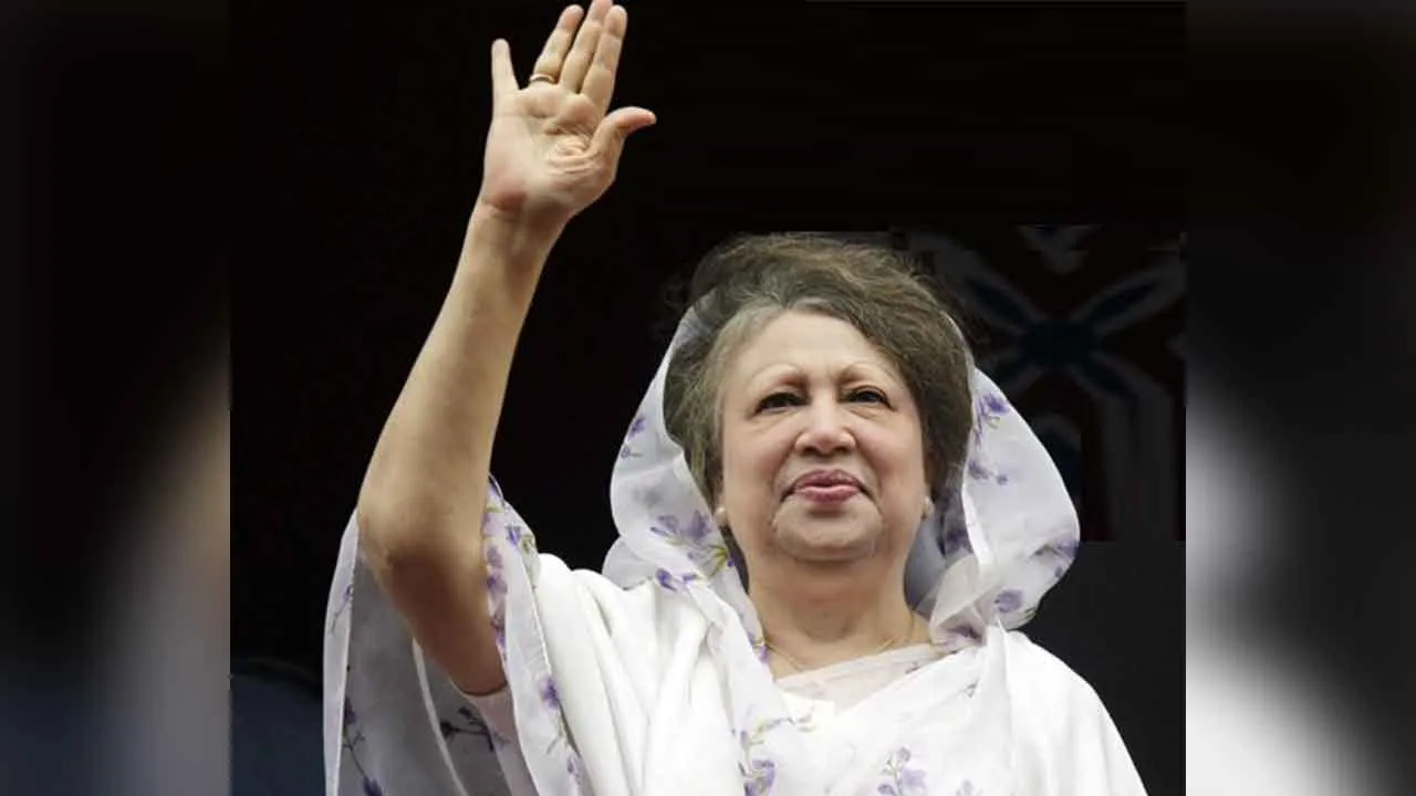 Khaleda Zia hospitalized: बांग्लादेश की पूर्व PM खालिदा जिया की हालत गंभीर, ICU में भर्ती