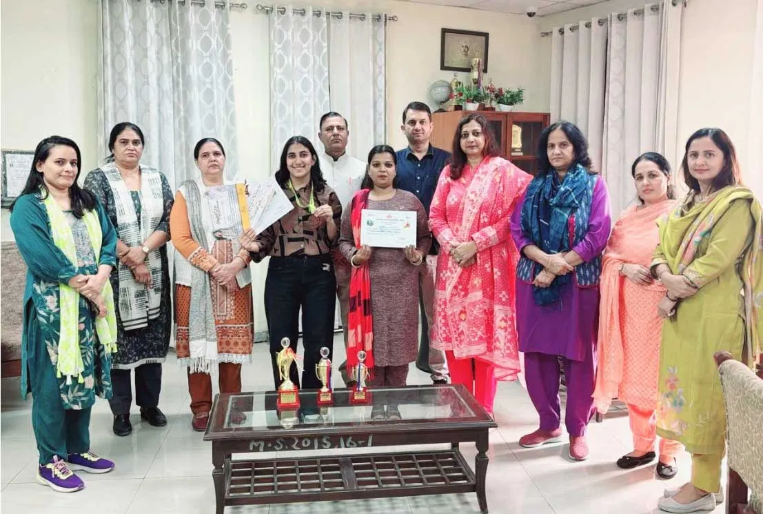 युवा महोत्सव के विजेता विद्यार्थियों का स्वागत