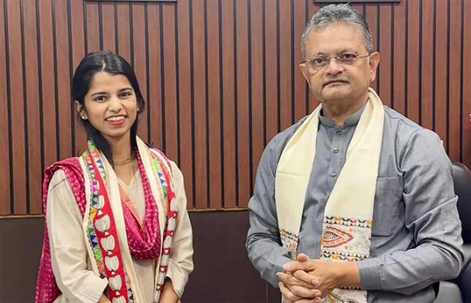 Maithili Thakur: शपथ लेने से पहले ही सुर्खियों में छाई युवा विधायक मैथिली ठाकुर, पार्टी निर्णय को सर्वोपरि दिया करार