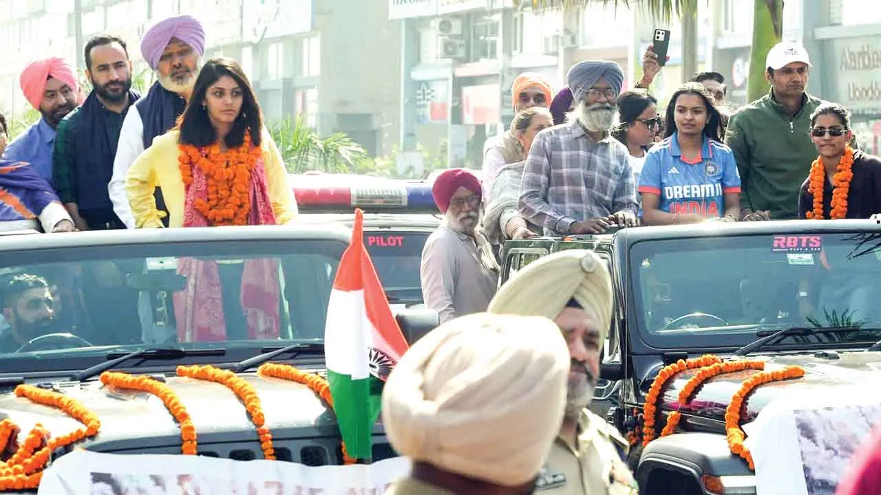 विश्व कप विजेता अमनजोत और हरलीन का मोहाली में स्वागत