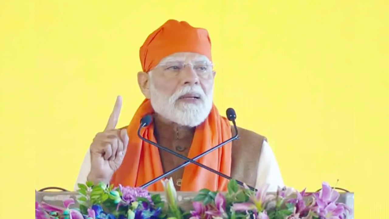 Narendra Modi: गुरु तेग बहादुर 350वें बलिदान दिवस पर PM मोदी ने डाक टिकट और विशेष सिक्का लांच किया