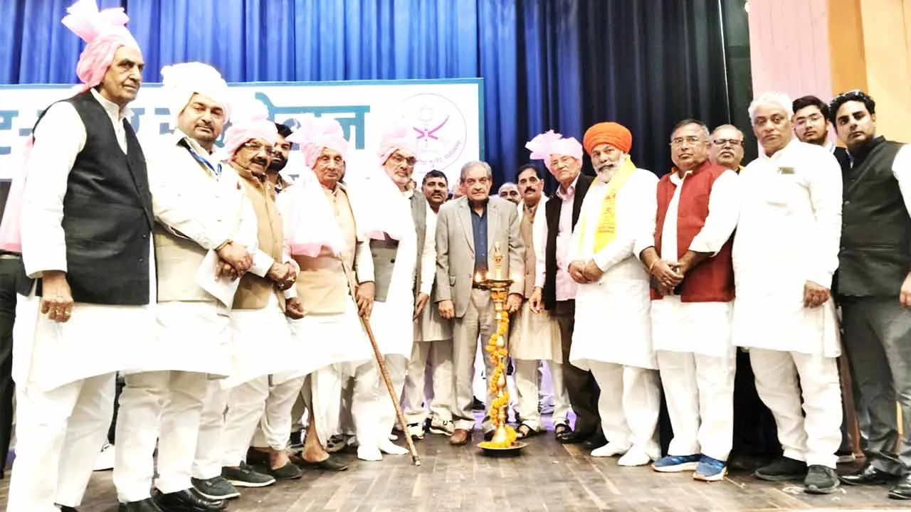 “कलम की ताकत” शिक्षा को प्राथमिकता देनी होगी: वीरेंद्र सिंह 