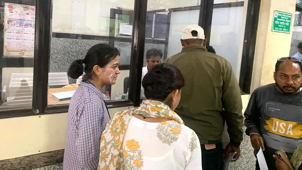 स्कूल की लैब में हादसा, तीन छात्र झुलसे
