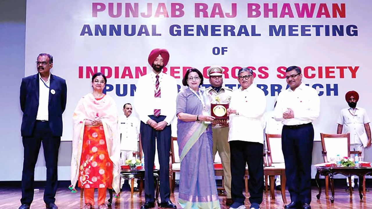 सरकारी महिंद्रा कॉलेज को युवा रेडक्रॉस फंड में तीसरे स्थान का पुरस्कार