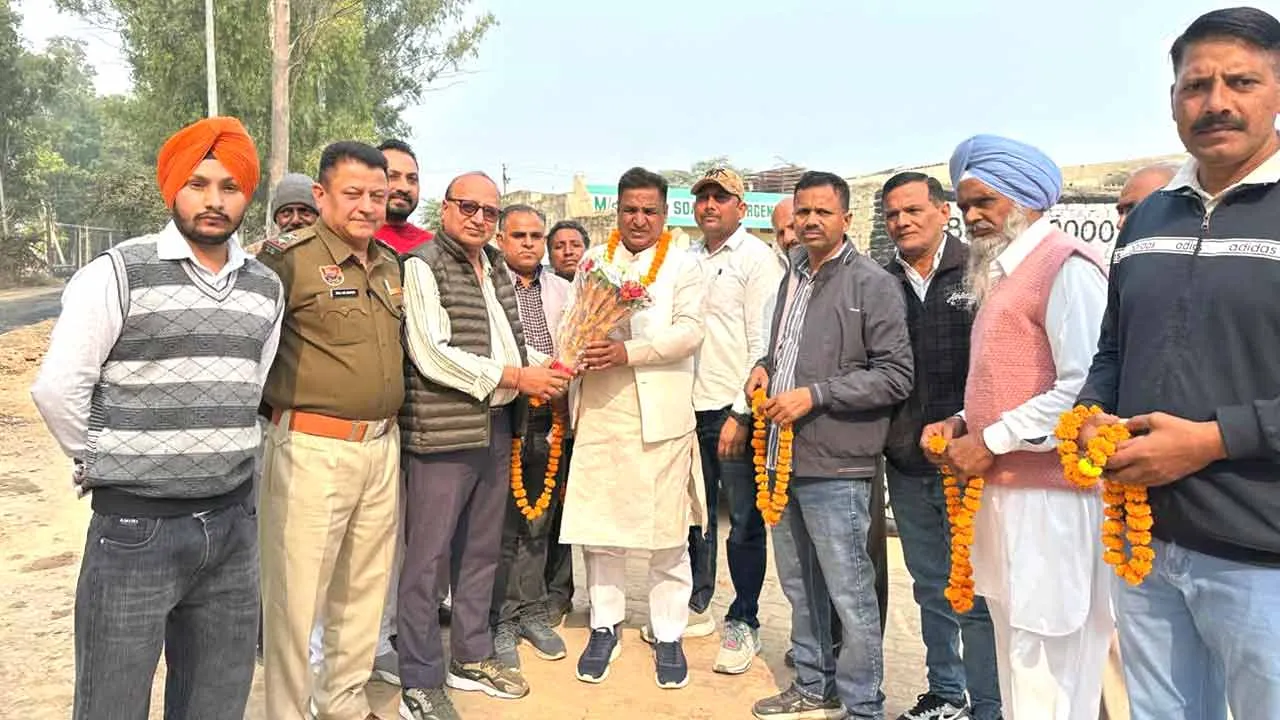 झांसा–कुरुक्षेत्र रोड पर विकास की नई राह: पंडित जय भगवान शर्मा ने किया प्रीमिक्स कारपेटिंग कार्य का शुभारंभ