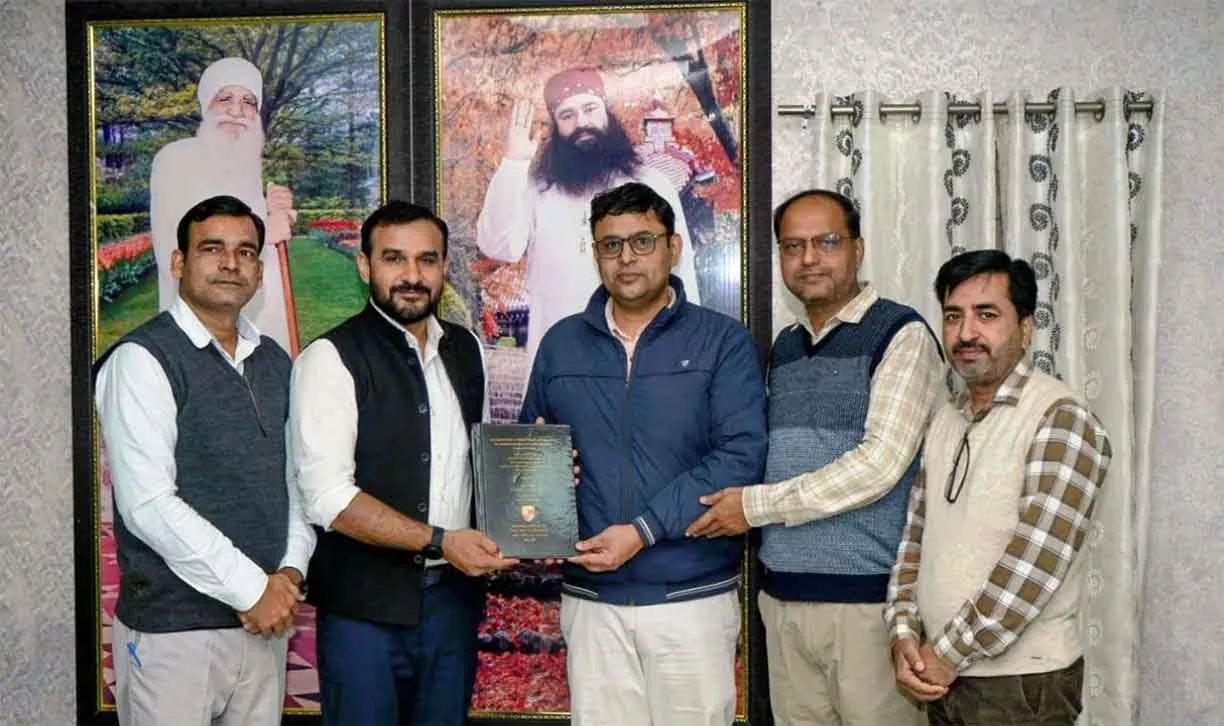 शाह सतनाम जी बॉयज कॉलेज के सहायक प्राध्यापक को मिली पीएचडी की उपाधि, कॉलेज परिवार ने दी शुभकामनाएँ