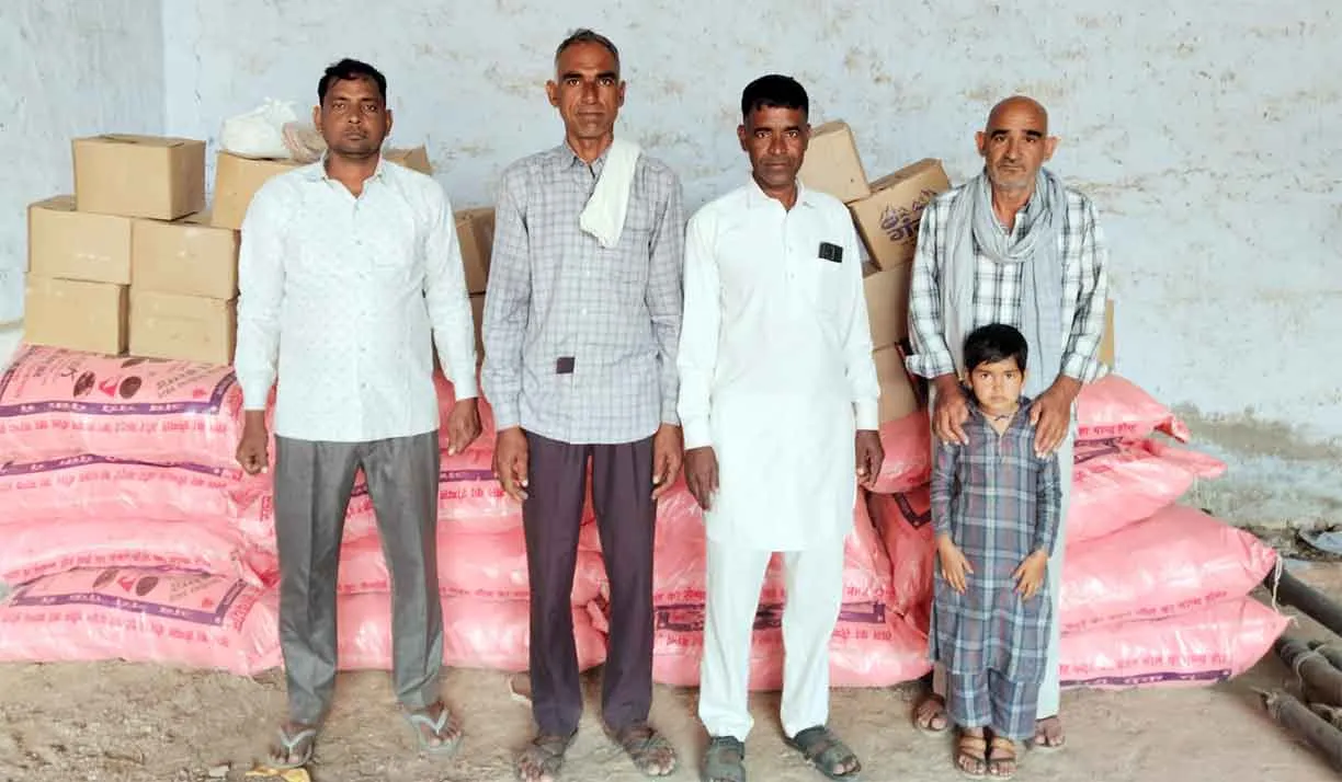 मृत्यु भोज-ओढावनी प्रथा का बहिष्कार, गोशाला में गायों के लिए खल और गुड़ का दान