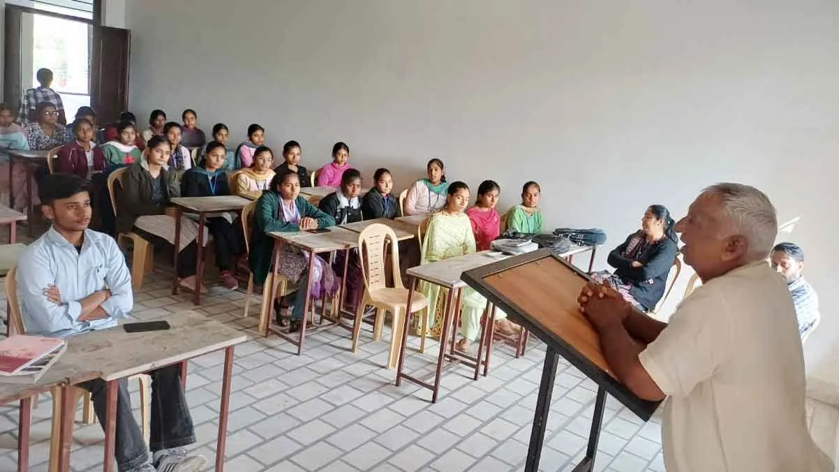 ‘नागरिकों को समानता, स्वतंत्रता और न्याय की गारंटी देता है भारतीय संविधान’
