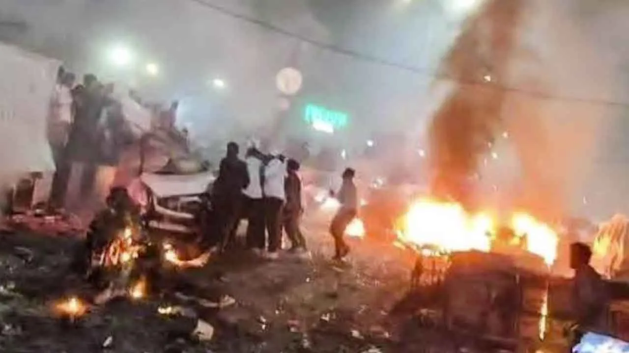 Delhi Blast News Updates: दिल्ली विस्फोट के बाद दहल उठा था आस पास का पूरा इलाका, लाल किला 3 दिनों के लिए बंद, 4 संदिग्ध हिरासत में