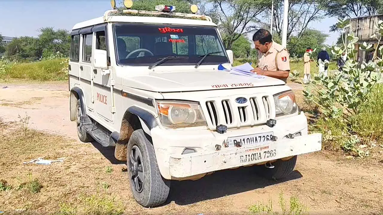 राघा छोटी के पास बारातियों की गाड़ी को चालक द्वारा पलटी मरवाने से दो बारातियों की मौत व छ: घायल, हिसार रेफर