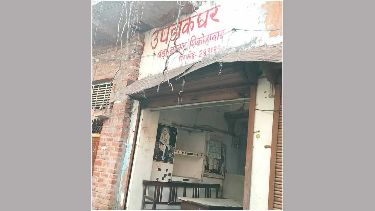तीन माह से अंधेरे में कार्य करने को मजबूर हो रहे हैं उप डाकघरकर्मी