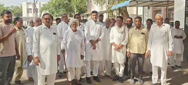 शोरायुक्त खारा पानी नहर में डालकर किया जा रहा स्वास्थ्य से खिलवाड़