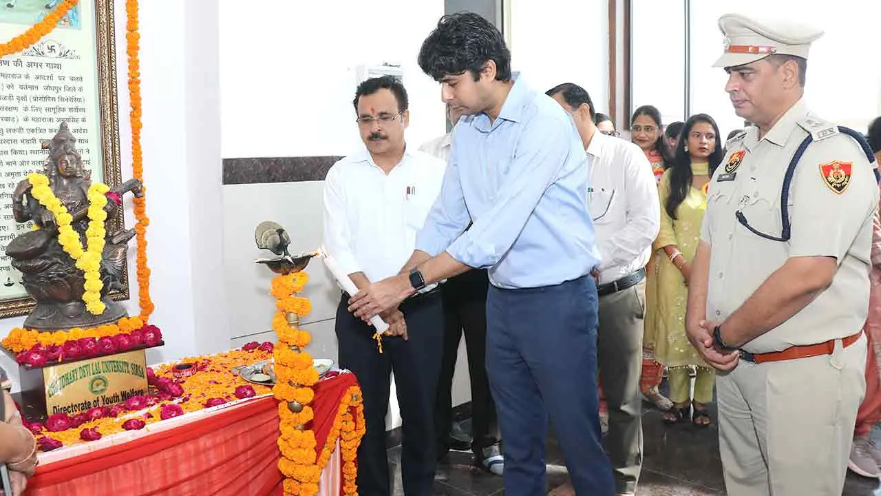 CDLU: सीडीएलयू में दो दिवसीय पुस्तक मेला शुरू, पहले दिन विद्यार्थियों की कम भागीदारी से फीका पड़ा उत्साह