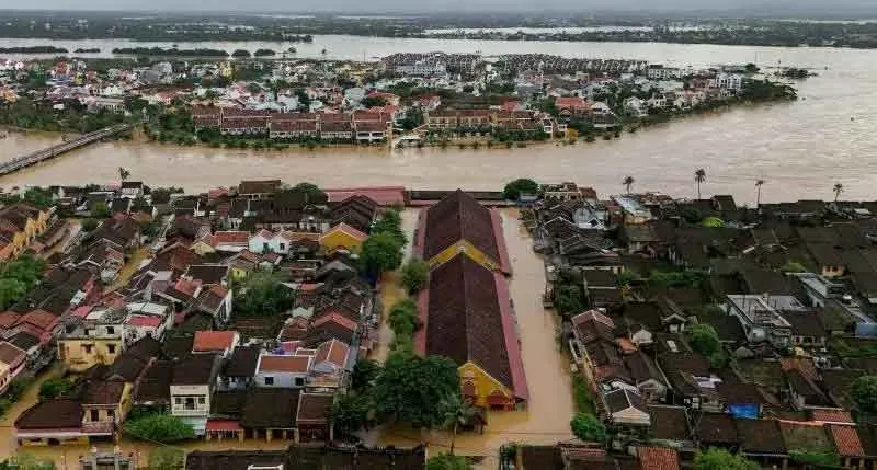 Vietnam Natural Disaster Updates: वियतनाम में कुदरत ने मचाया कोहराम, हजारों घर डूबे, अब तक 35 की मौत, कई लापता