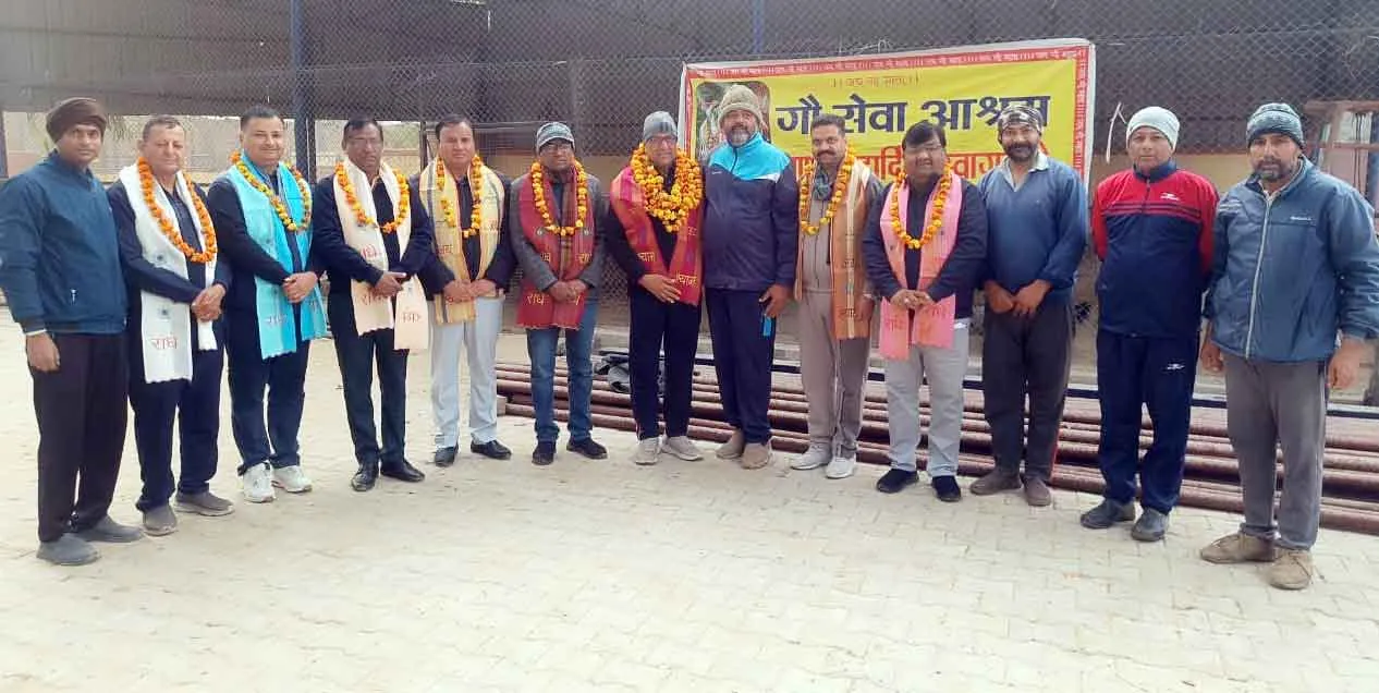 गोमाता को सवामणी का भोग लगा व श्रमदान कर किया नववर्ष का आगाज