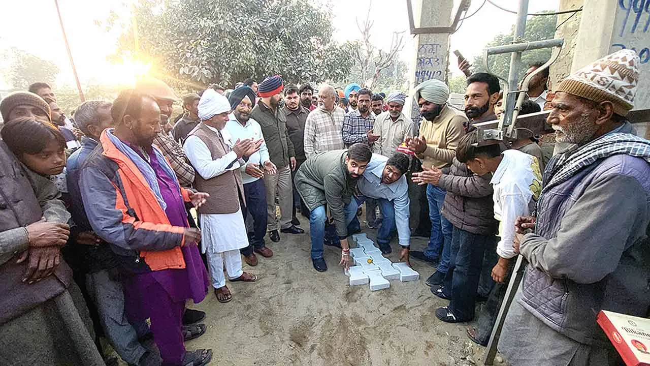 बंगीनगर में 42 लाख रुपये की लागत से इंटरलॉकिंग टाइलें लगाने के कार्य का शुभारंभ