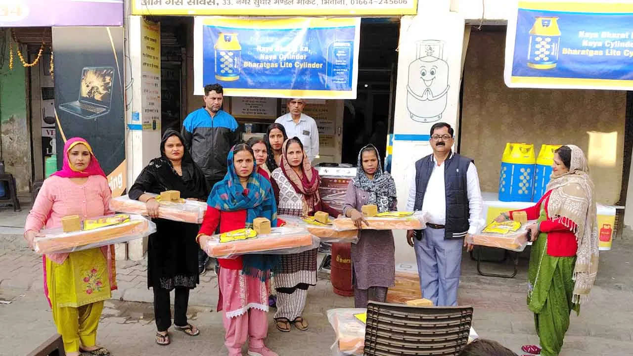 Pradhan Mantri Ujjwala Yojana: प्रधानमंत्री उज्ज्वला योजना ने घरेलू महिलाओं के जीवन स्तर में किया सुधार