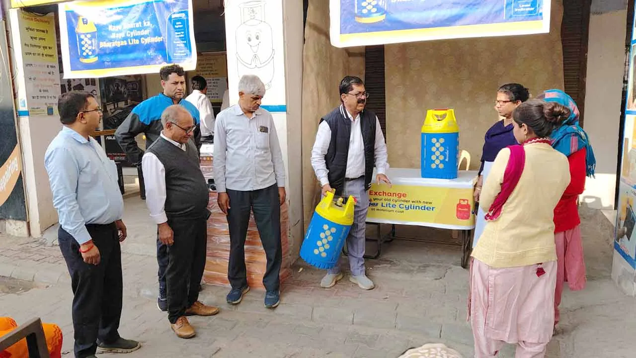 LPG Fiber Cylinder: अब लोहे का भारी-भरकम नहीं, बल्कि आधे वजन का फाईबर का पारदर्शी सिलेंडर मिलेगा