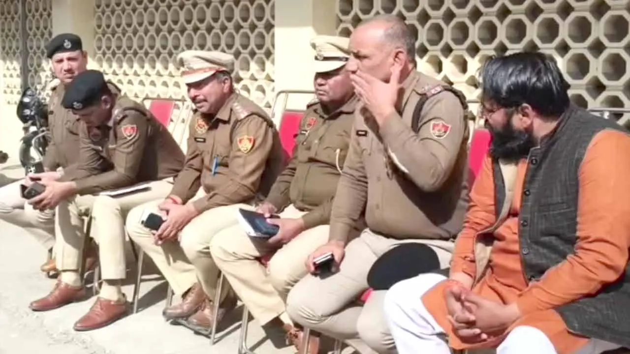 नगर परिषद और पुलिस ने व्यापार मंडल सहित बाजार के व्यापारियों को बुलाकर दिया अल्टीमेटम