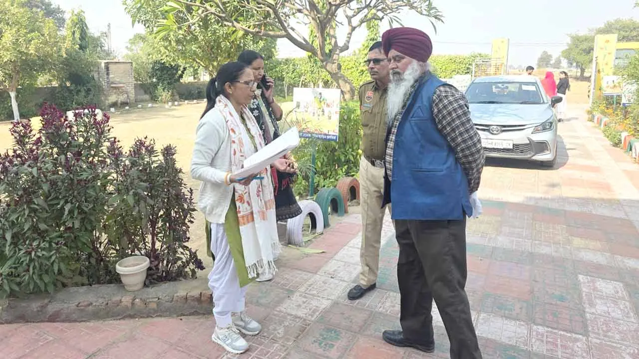 छात्राओं से मारपीट मामला गहराया, पुलिस ने घर-घर जाकर दर्ज किए बयान