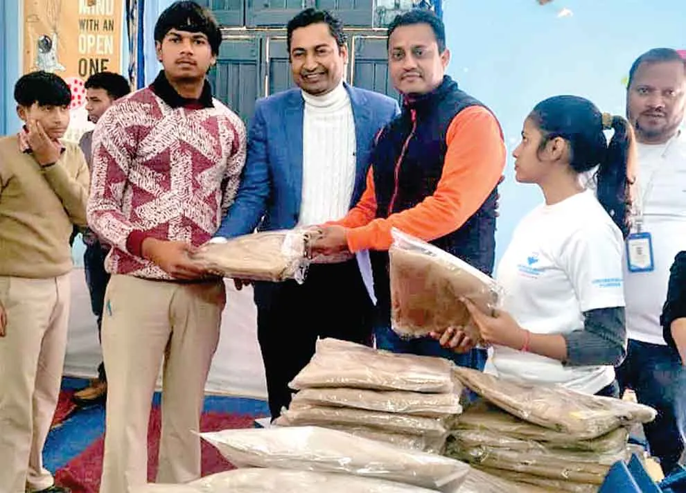 Welfare Work: चिल्ड्रन हार्ट फाउंडेशन, विराज ने स्लम बस्तियों में बांटे कंबल व जर्सियां