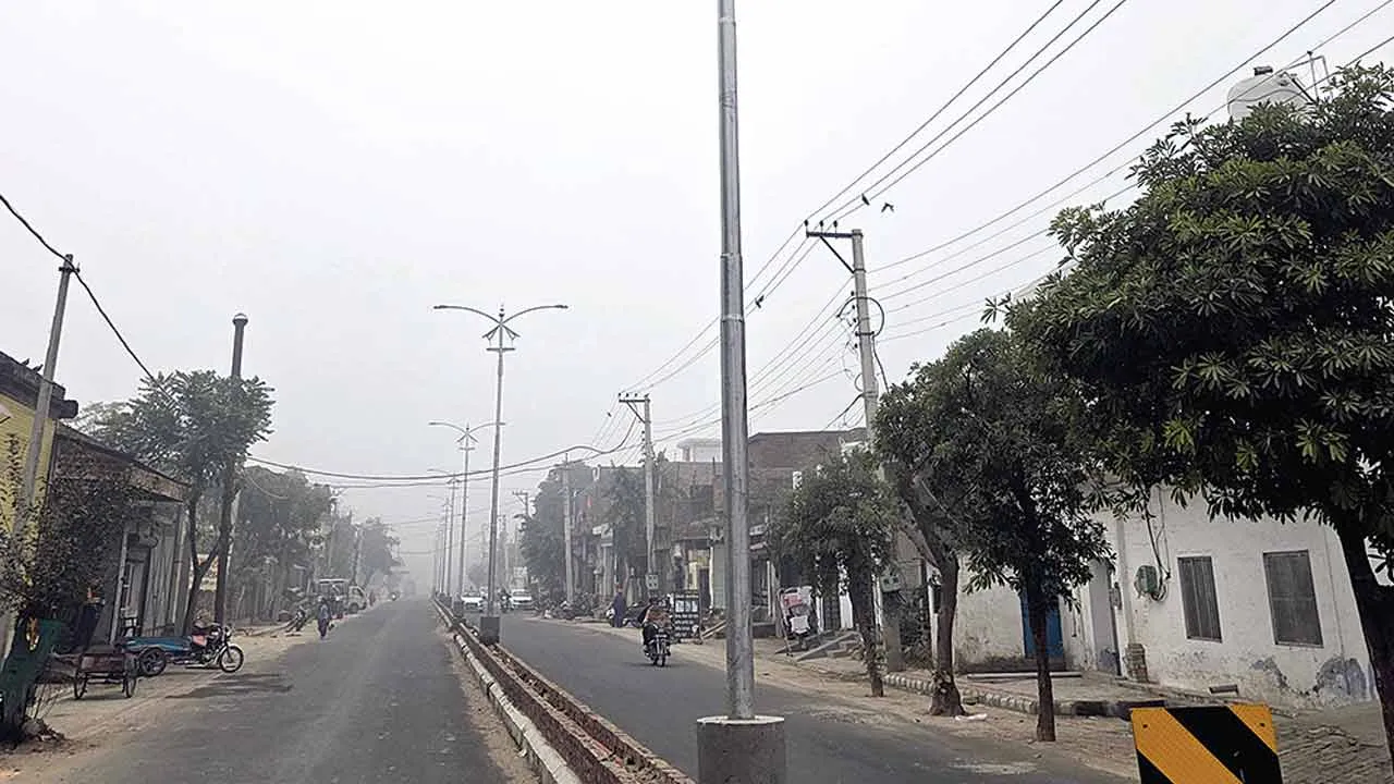 धूरी शहर की सिनेमा रोड जल्द होगी एलईडी लाइटों से रोशन, कार्य जारी