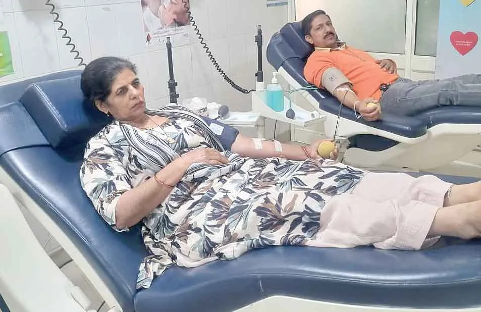 ऐलनाबाद के इस कपल ने अपने बच्चों के जन्मदिन पर किया ये मानवता भलाई का महान कार्य