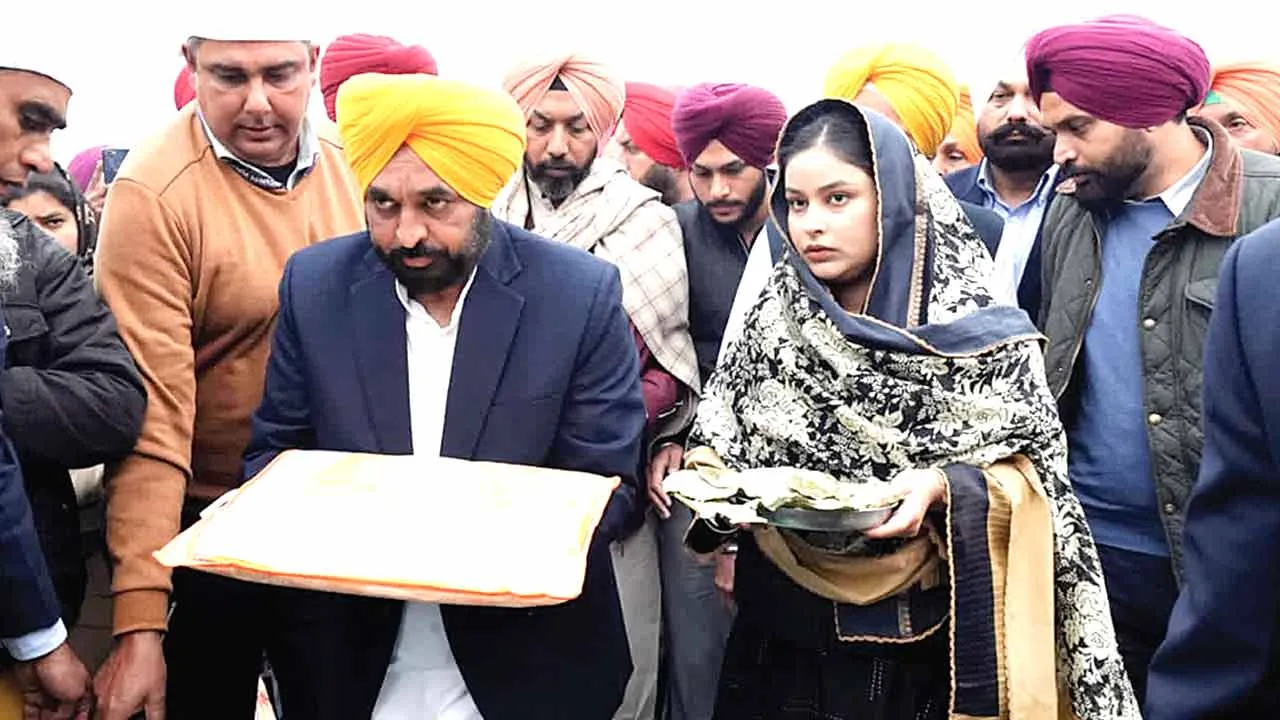 Bhagwant Mann: छोटे साहिबजादों की बेमिसाल कुर्बानी ने मानवता को अन्याय व जुल्म के विरुद्ध लड़ने की दी प्रेरणा: सीएम
