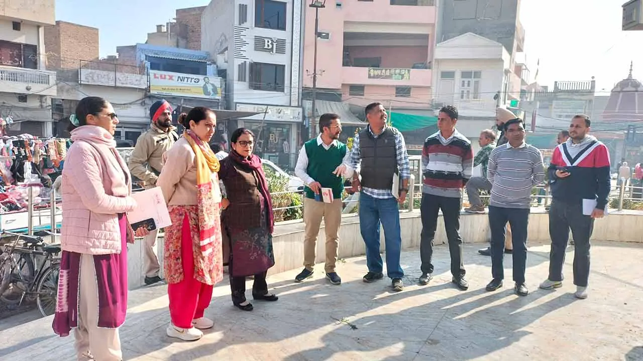 डीसी ने राज्यपाल के दौरे को लेकर प्रबंधों का जायजा लिया