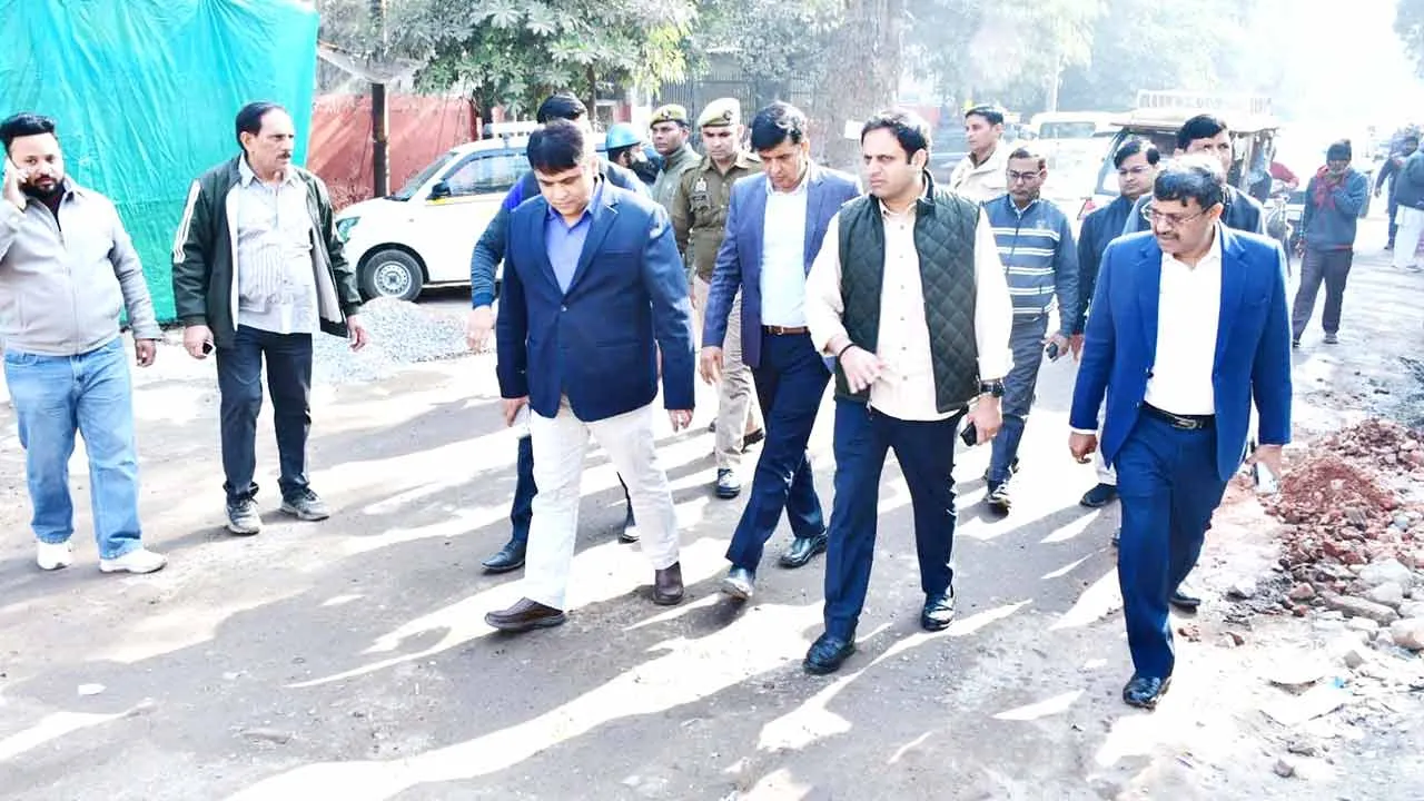 निर्माण सामग्री सड़क पर छोड़ी तो लगेगा जुर्माना: विक्रमादित्य सिंह मलिक 