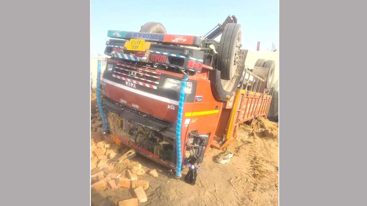 Gurugram Road Accident: मानेसर में निर्माणाधीन साइट पर ट्रक के नीचे दबे एक मजदूर की मौत