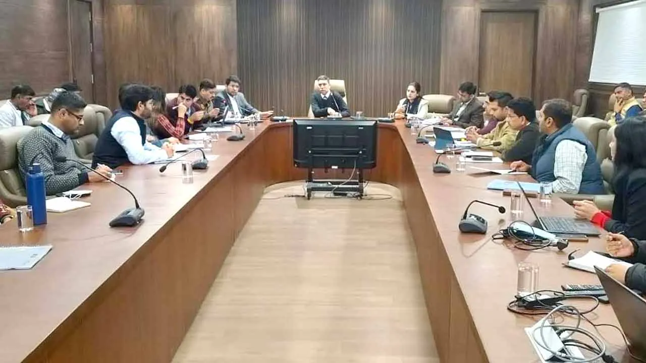 Air Pollution: गुरुग्राम में वायु प्रदूषण नियंत्रण को लेकर बैठक आयोजित, वायु गुणवत्ता सुधारने पर मंथन