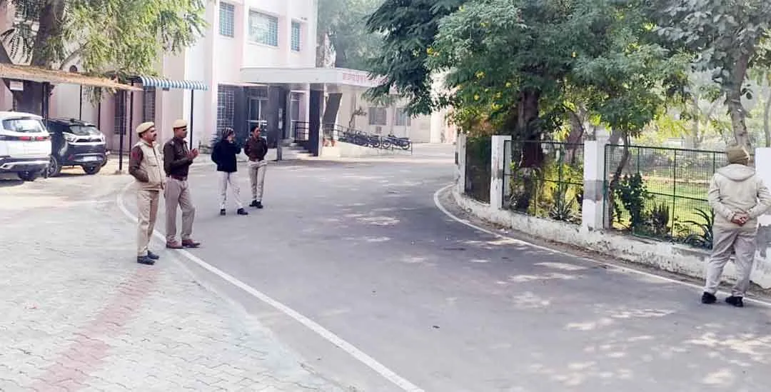 हनुमानगढ़ कलक्ट्रेट में मचे हड़कंप के बाद खाली करवाया कलक्ट्रेट-एसपी ऑफिस और न्यायालय परिसर