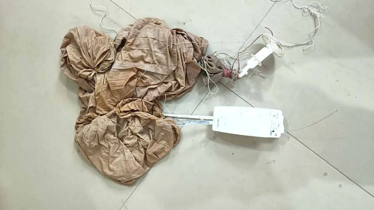 हिसार में फ्लाइंग ऑब्जेक्ट मिलने से हड़कंप, एयरपोर्ट के पास झाड़ियों में मिला