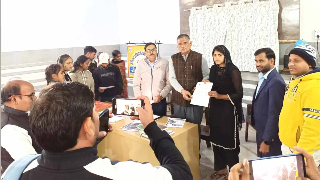 Rojgar Mela: राष्ट्रीय शिक्षा सदन इंटर कॉलेज में रोजगार मेले का आयोजन, 148 अभ्यर्थियों का चयन