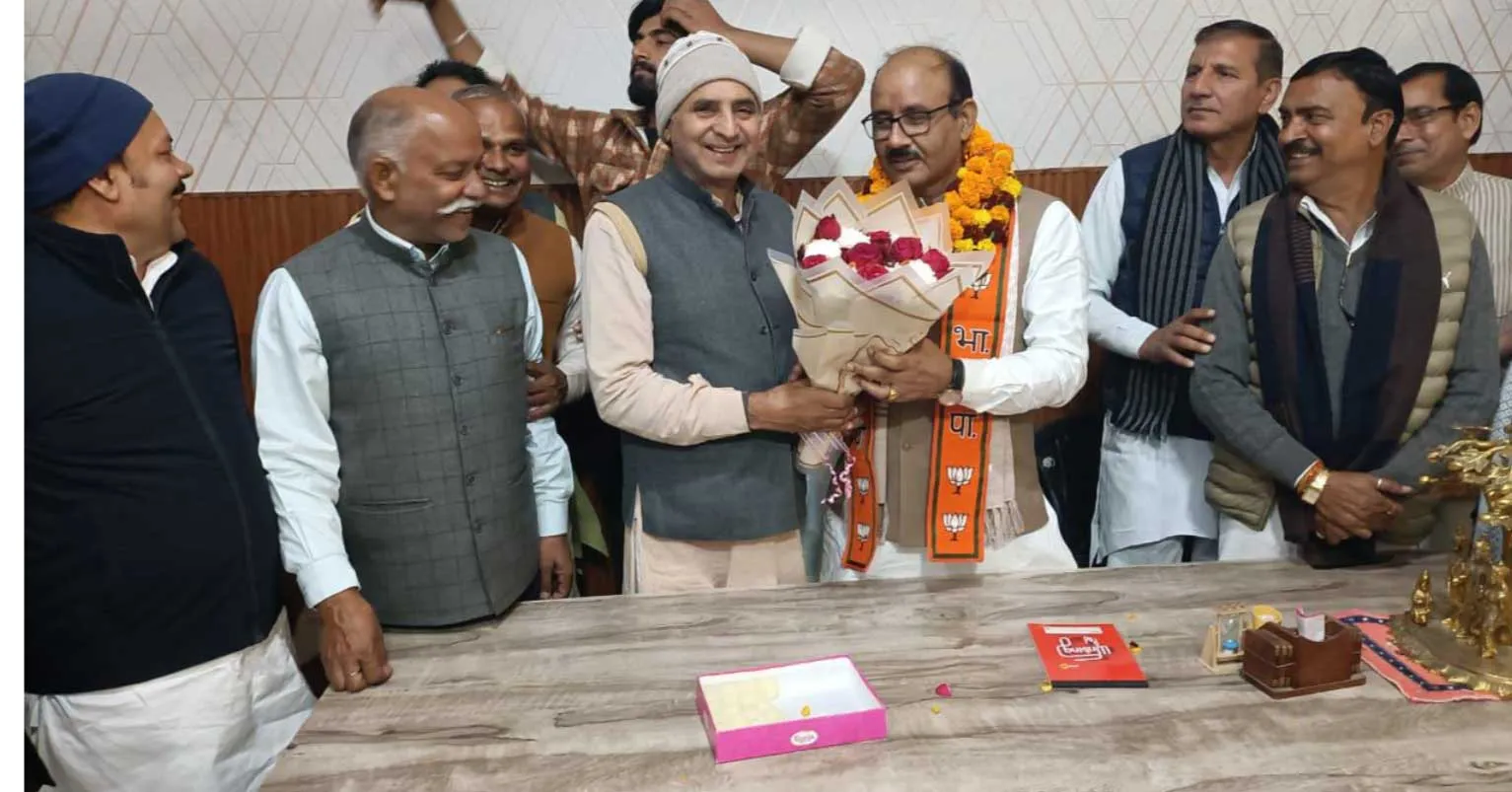 प्रदीप चौधरी के राष्ट्रीय परिषद सदस्य बनाए जाने पर बांटी मिठाईयां