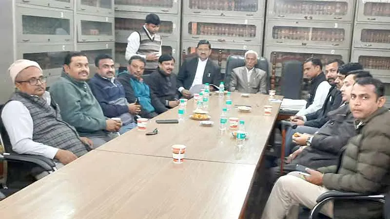 बंद को सफल बनाने हेतु अधिवक्ताओं ने व्यापारियों से मांगा सहयोग