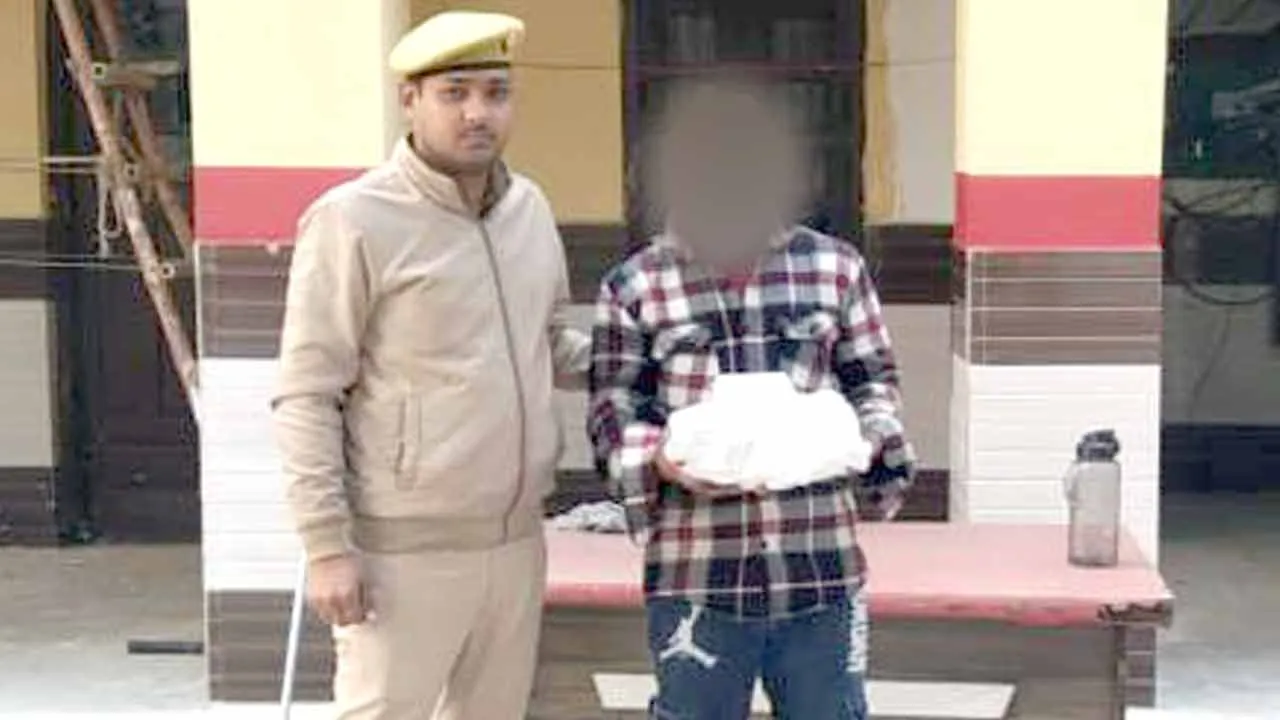 बीस पव्वे अवैध देशी शराब बरामद, आरोपी गिरफ्तार