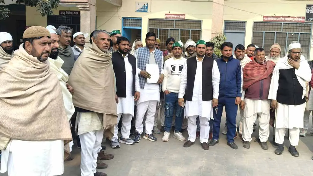 पावटी कलां की मतदाता सूची में गड़बड़ी के आरोप, हंगामा-प्रदर्शन