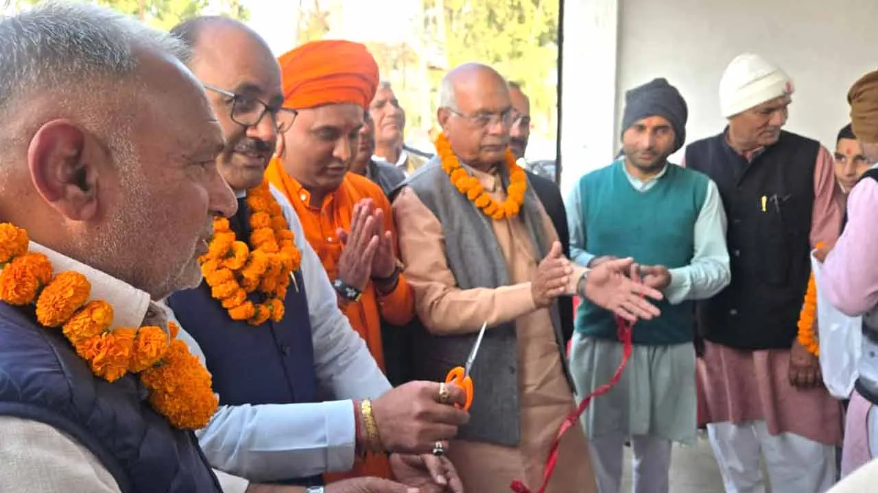 निवर्तमान भाजपा सांसद ने किया चौहान मोटर्स एंड स्पेयर पार्ट्स का उद्घाटन