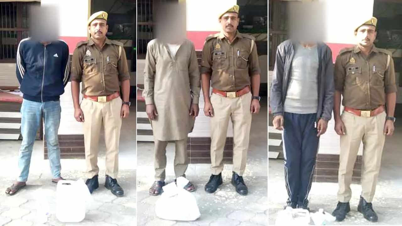 15 लीटर व बीस पव्वे अवैध देशी शराब बरामद, तीन गिरफ्तार