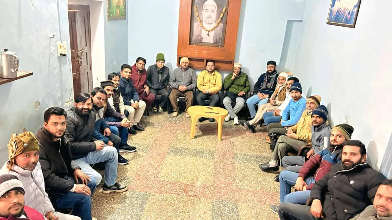 एसडीएम कैराना के खिलाफ लामबंद हुए स्थानीय कलमवीर