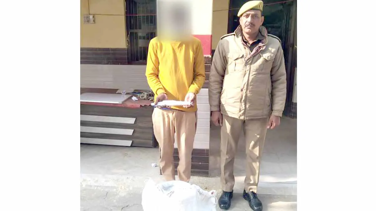 मलकपुर विद्यालय से चोरी गैस सिलेंडर बरामद, आरोपी गिरफ्तार