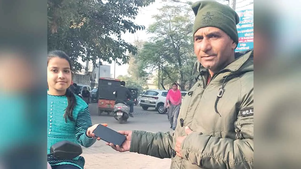 Honesty: कैथल डेरा प्रेमी शीशपाल टीक की ईमानदारी की मिसाल